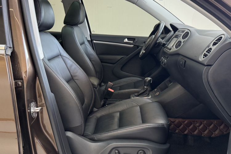 Used Volkswagen Tiguan 2016 300TSI Automatic All-Wheel Drive Luxury Edition Interior 6