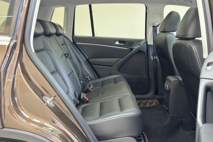 Used Volkswagen Tiguan 2016 300TSI Automatic All-Wheel Drive Luxury Edition Interior 8
