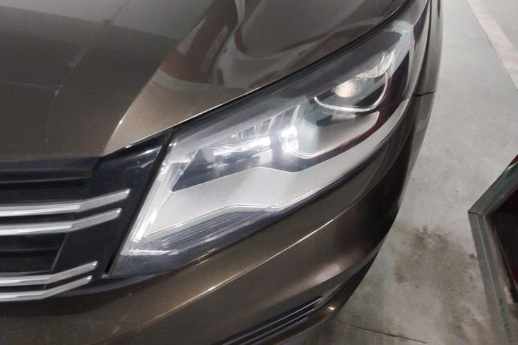 Used Volkswagen Tiguan 2016 300TSI Automatic All-Wheel Drive Luxury Edition Left Front Headlight