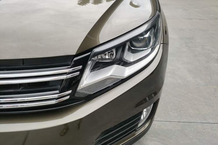 Used Volkswagen Tiguan 2016 300TSI Automatic All-Wheel Drive Luxury Edition Left Front Headlight