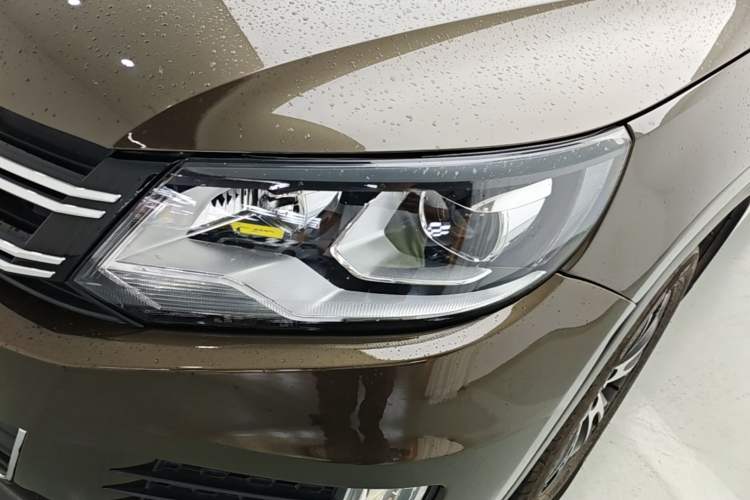 Used Volkswagen Tiguan 2016 300TSI Automatic All-Wheel Drive Luxury Edition Left Front Headlight