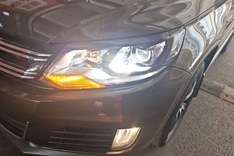 Used Volkswagen Tiguan 2016 300TSI Automatic All-Wheel Drive Luxury Edition Left Front Headlight