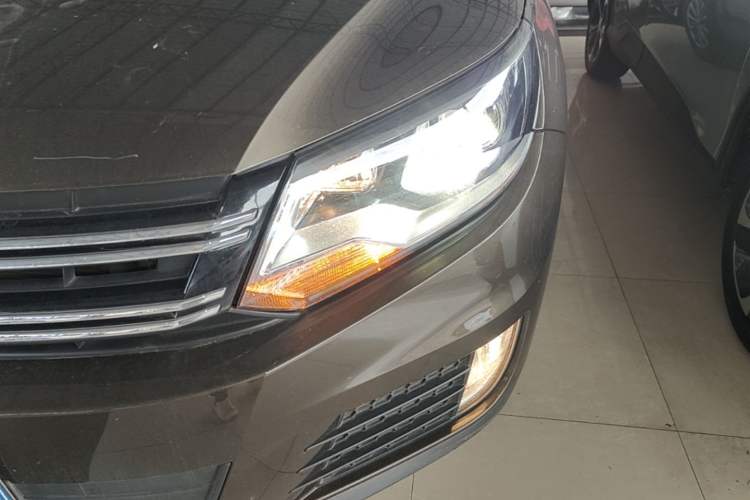 Used Volkswagen Tiguan 2016 280TSI Automatic Two-Wheel-Drive Silk Road Style Edition Left Front Headlight