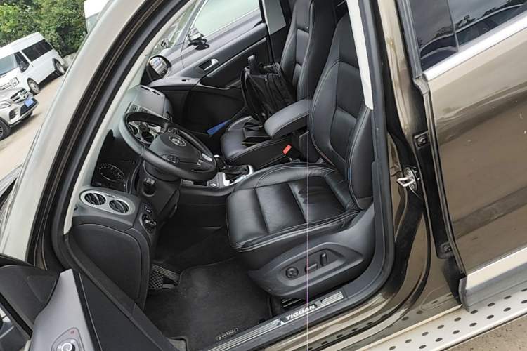 Used Volkswagen Tiguan 2016 300TSI Automatic All-Wheel Drive Luxury Edition Left Front Seat