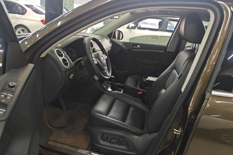 Used Volkswagen Tiguan 2016 300TSI Automatic All-Wheel Drive Luxury Edition Left Front Seat