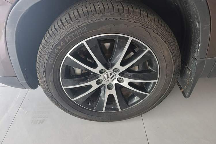Used Volkswagen Tiguan 2016 300TSI Automatic All-Wheel Drive Luxury Edition Left Front Wheel Hub
