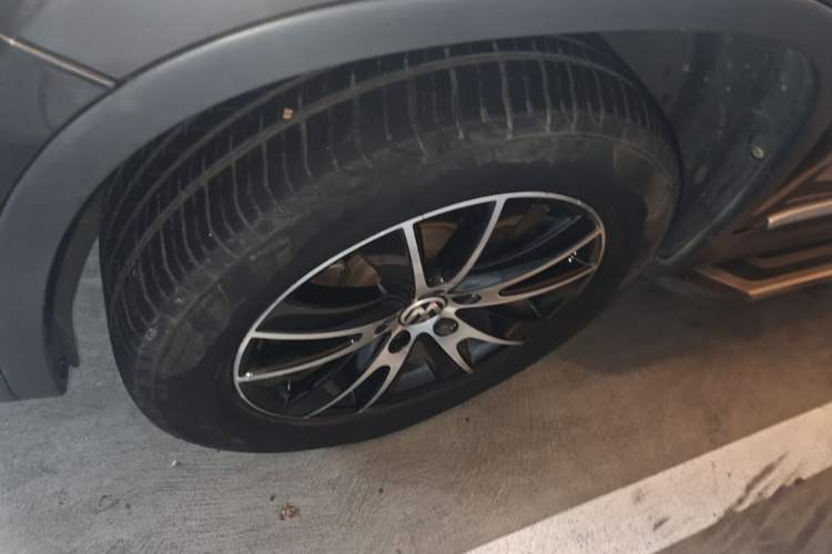 Used Volkswagen Tiguan 2016 300TSI Automatic Two-Wheel Drive Luxury Edition Left Front Wheel Hub