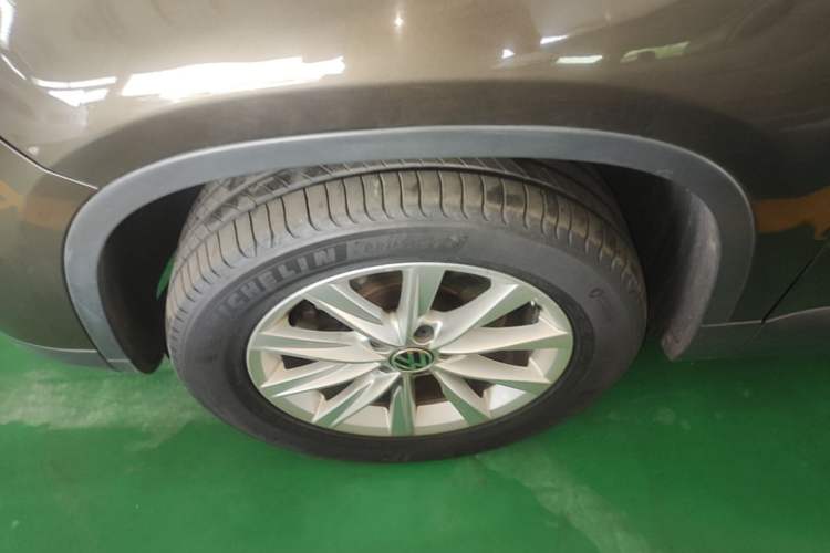 Used Volkswagen Tiguan 2016 300TSI Automatic All-Wheel Drive Fashion Vision Edition Left Front Wheel Hub