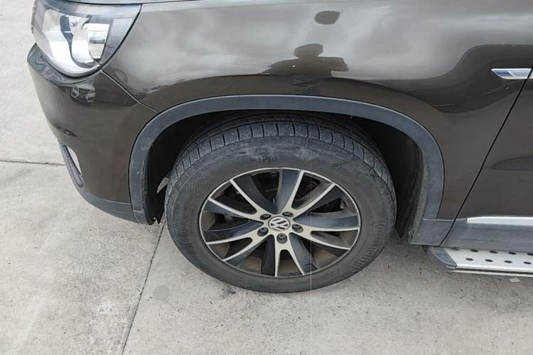 Used Volkswagen Tiguan 2016 300TSI Automatic All-Wheel Drive Luxury Edition Left Front Wheel Hub