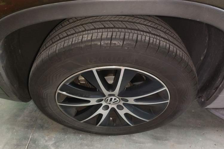 Used Volkswagen Tiguan 2016 300TSI Automatic All-Wheel Drive Luxury Edition Left Front Wheel Hub