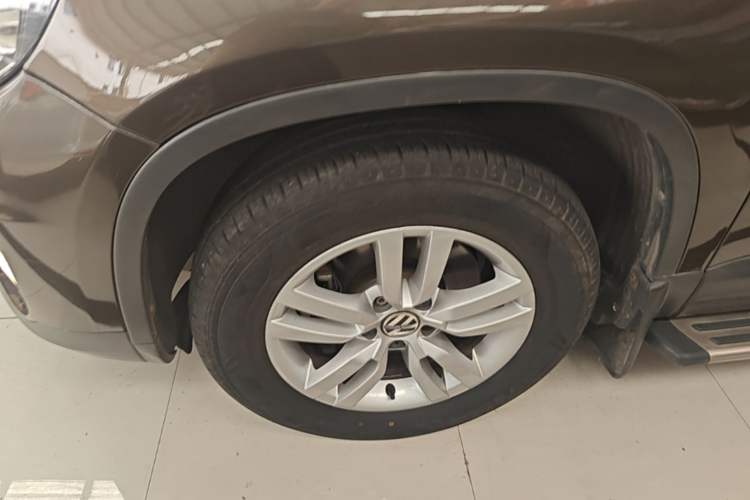 Used Volkswagen Tiguan 2016 300TSI Automatic Two-Wheel Drive Trend Edition Left Front Wheel Hub