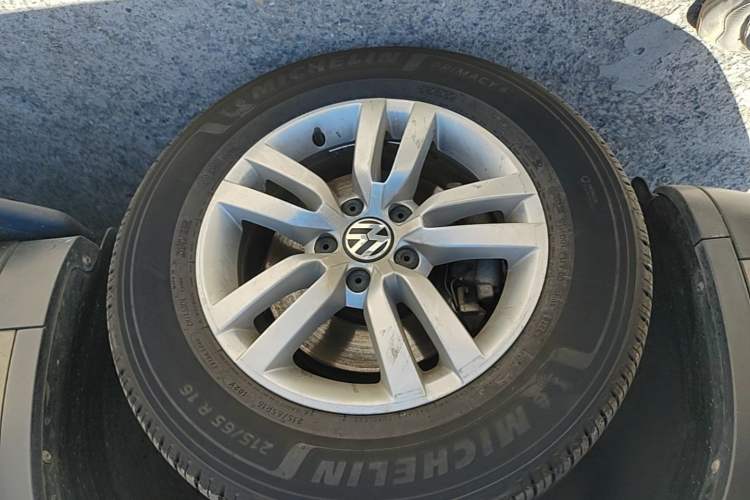 Used Volkswagen Tiguan 2016 300TSI Automatic Two-Wheel Drive Trend Edition Left Front Wheel Hub
