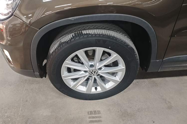 Used Volkswagen Tiguan 2016 280TSI Automatic Two-Wheel-Drive Silk Road Style Edition Left Front Wheel Hub