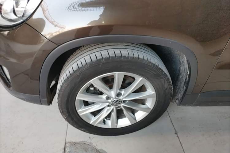 Used Volkswagen Tiguan 2016 280TSI Automatic Two-Wheel-Drive Silk Road Style Edition Left Front Wheel Hub