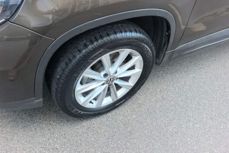 Used Volkswagen Tiguan 2016 280TSI Automatic Two-Wheel-Drive Silk Road Style Edition Left Front Wheel Hub