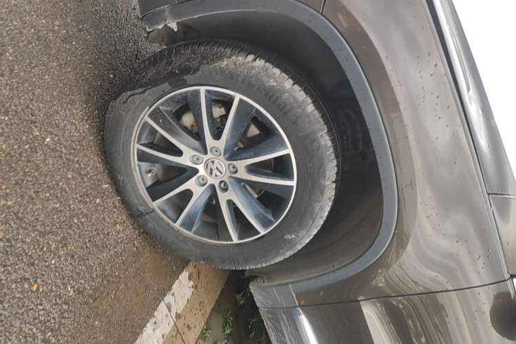 Used Volkswagen Tiguan 2016 300TSI Automatic Two-Wheel Drive Luxury Edition Left Front Wheel Hub