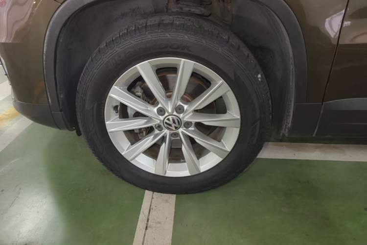 Used Volkswagen Tiguan 2016 280TSI Automatic Two-Wheel Drive Silk Road Comfort Edition Left Front Wheel Hub