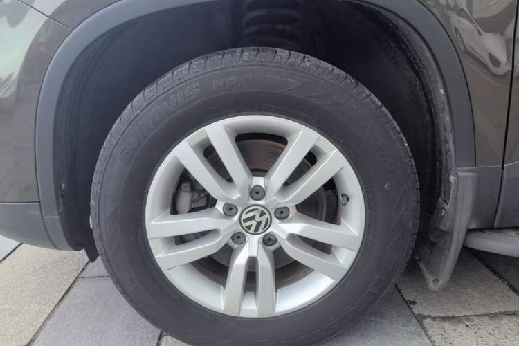 Used Volkswagen Tiguan 2016 300TSI Automatic Two-Wheel Drive Trend Edition Left Front Wheel Hub