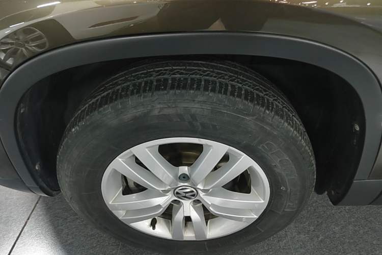 Used Volkswagen Tiguan 2016 300TSI Automatic Two-Wheel Drive Trend Edition Left Front Wheel Hub