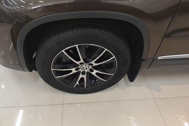 Used Volkswagen Tiguan 2016 300TSI Automatic All-Wheel Drive Luxury Edition Left Front Wheel Hub