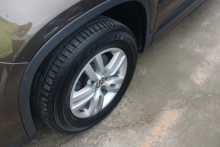 Used Volkswagen Tiguan 2016 300TSI Automatic Two-Wheel Drive Trend Edition Left Front Wheel Hub