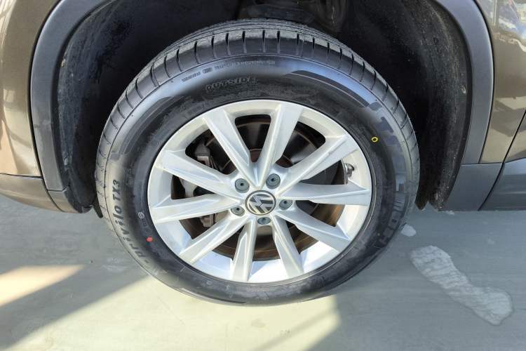 Used Volkswagen Tiguan 2016 300TSI Automatic Two-Wheel Drive Comfort Edition Left Front Wheel Hub