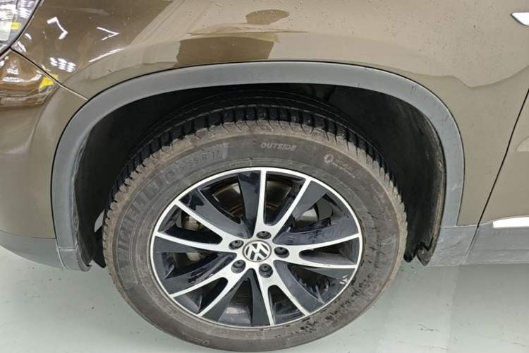 Used Volkswagen Tiguan 2016 300TSI Automatic All-Wheel Drive Luxury Edition Left Front Wheel Hub