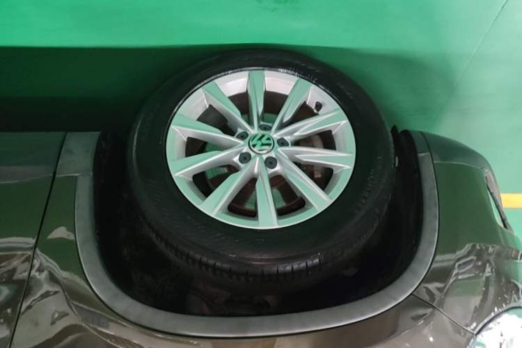 Used Volkswagen Tiguan 2016 280TSI Automatic Two-Wheel Drive Silk Road Comfort Edition Left Front Wheel Hub