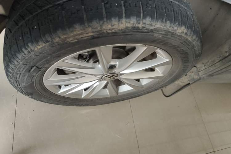 Used Volkswagen Tiguan 2016 280TSI Automatic Two-Wheel-Drive Silk Road Style Edition Left Front Wheel Hub