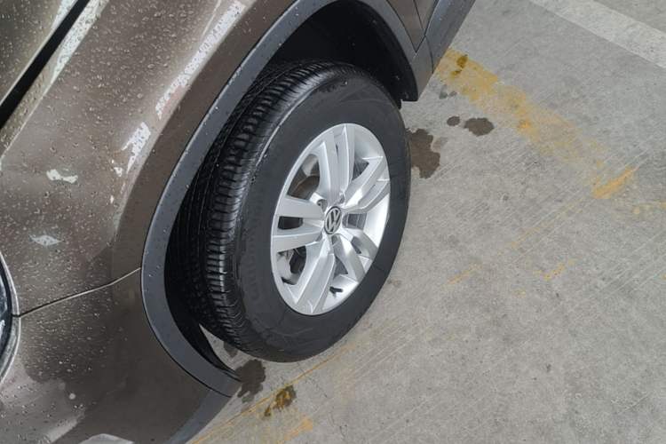 Used Volkswagen Tiguan 2016 300TSI Automatic Two-Wheel Drive Trend Edition Left Front Wheel Hub