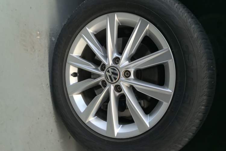 Used Volkswagen Tiguan 2016 280TSI Automatic Two-Wheel Drive Silk Road Comfort Edition Left Front Wheel Hub