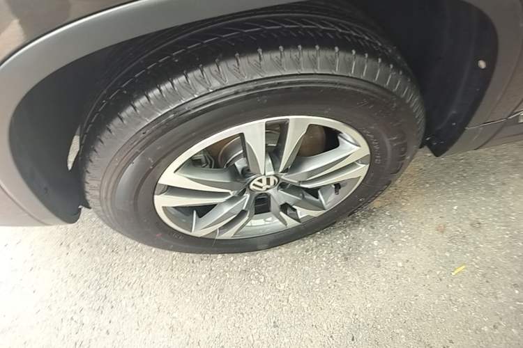 Used Volkswagen Tiguan 2016 300TSI Automatic Two-Wheel Drive Trend Edition Left Front Wheel Hub
