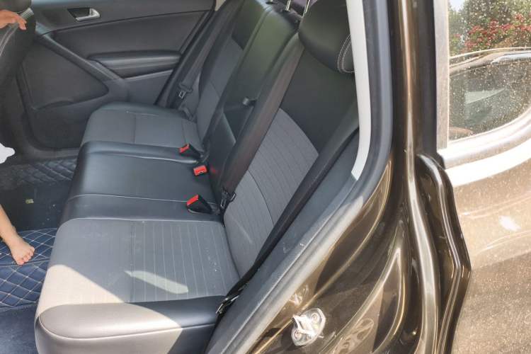 Used Volkswagen Tiguan 2016 300TSI Manual Two-Wheel Drive Trend Edition Left Rear Seat