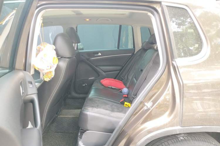 Used Volkswagen Tiguan 2016 330TSI Automatic All-Wheel-Drive Flagship Edition Left Rear Seat