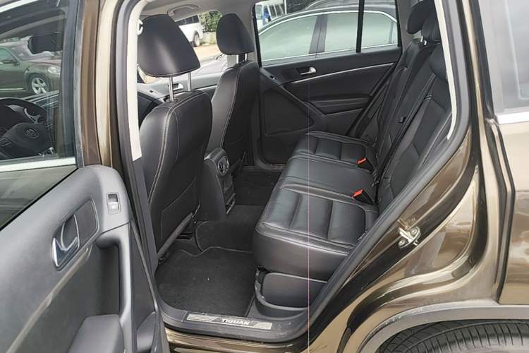 Used Volkswagen Tiguan 2016 300TSI Automatic All-Wheel Drive Luxury Edition Left Rear Seat