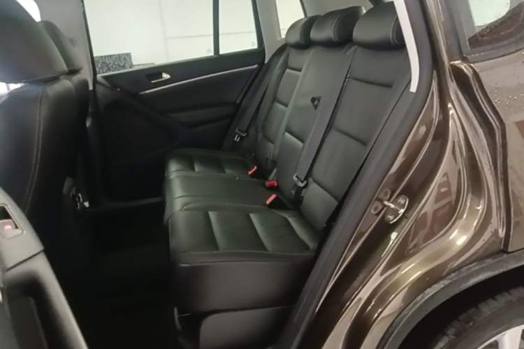 Used Volkswagen Tiguan 2016 280TSI Automatic Two-Wheel Drive Silk Road Comfort Edition Left Rear Seat