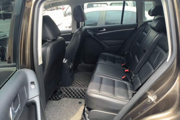 Used Volkswagen Tiguan 2016 280TSI Automatic Two-Wheel Drive Silk Road Comfort Edition Left Rear Seat
