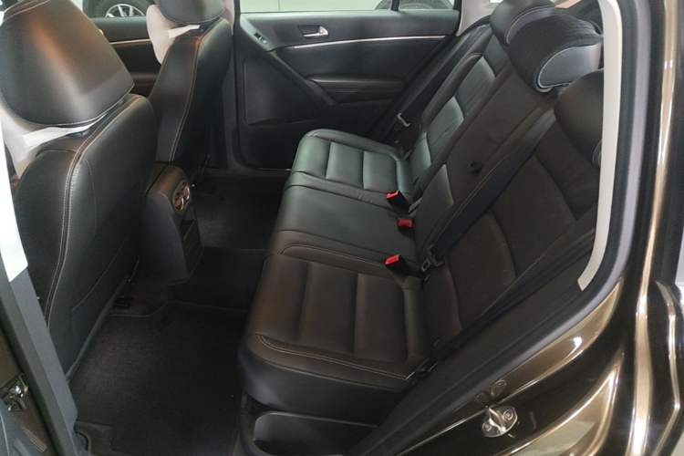 Used Volkswagen Tiguan 2016 300TSI Automatic All-Wheel Drive Luxury Edition Left Rear Seat