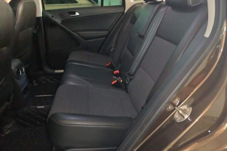 Used Volkswagen Tiguan 2016 280TSI Automatic Two-Wheel-Drive Silk Road Style Edition Left Rear Seat