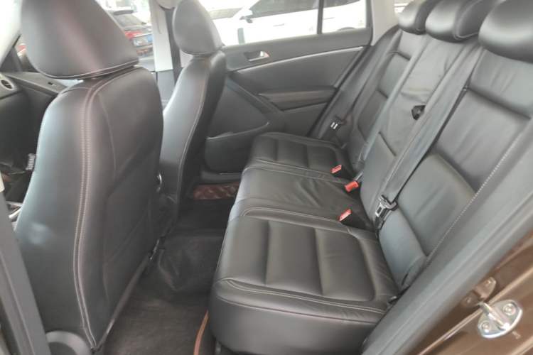 Used Volkswagen Tiguan 2016 300TSI Automatic All-Wheel Drive Luxury Edition Left Rear Seat