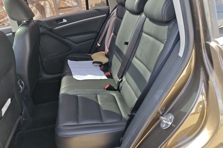 Used Volkswagen Tiguan 2016 280TSI Automatic Two-Wheel Drive Silk Road Comfort Edition Left Rear Seat