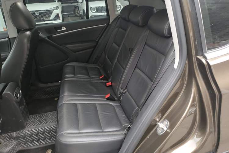 Used Volkswagen Tiguan 2016 300TSI Automatic All-Wheel Drive Luxury Edition Left Rear Seat