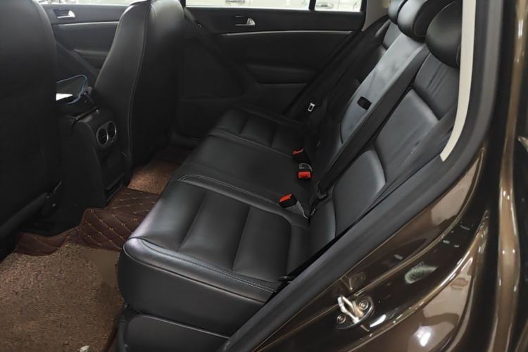 Used Volkswagen Tiguan 2016 300TSI Automatic All-Wheel Drive Luxury Edition Left Rear Seat
