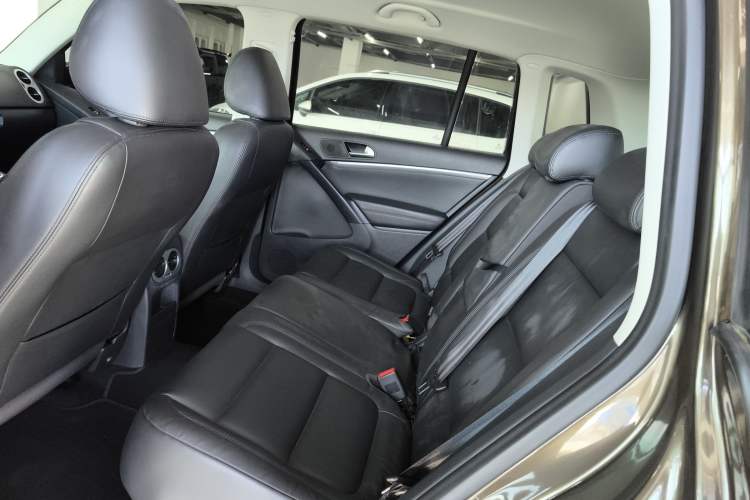 Used Volkswagen Tiguan 2016 300TSI Automatic Two-Wheel Drive Comfort Edition Left Rear Seat