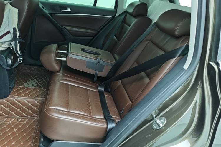 Used Volkswagen Tiguan 2016 300TSI Automatic All-Wheel Drive Luxury Edition Left Rear Seat