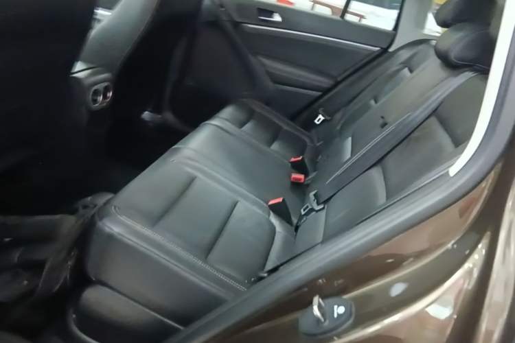 Used Volkswagen Tiguan 2016 280TSI Automatic Two-Wheel Drive Silk Road Comfort Edition Left Rear Seat