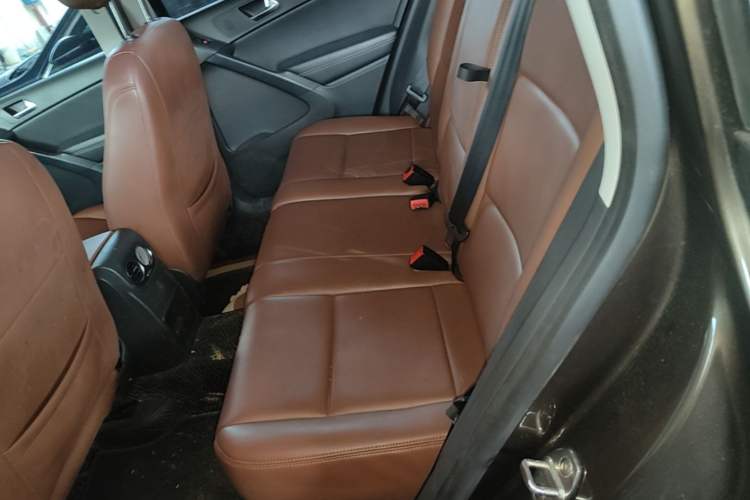Used Volkswagen Tiguan 2016 280TSI Automatic Two-Wheel-Drive Silk Road Style Edition Left Rear Seat