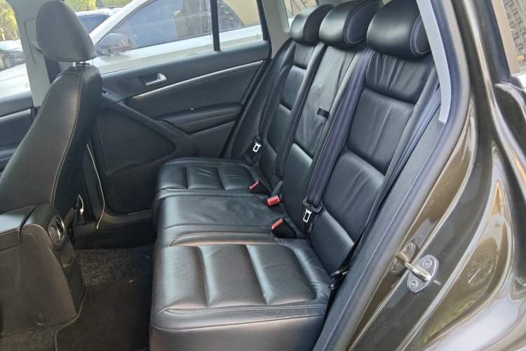 Used Volkswagen Tiguan 2016 300TSI Automatic All-Wheel Drive Luxury Edition Left Rear Seat
