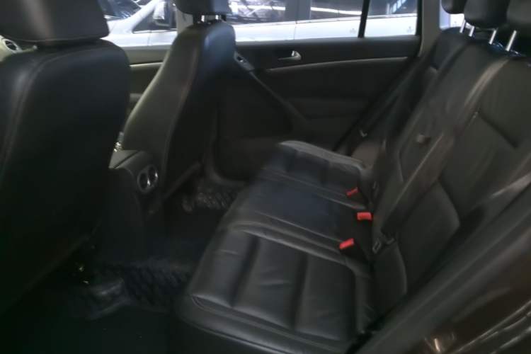 Used Volkswagen Tiguan 2016 280TSI Automatic Two-Wheel Drive Silk Road Comfort Edition Left Rear Seat