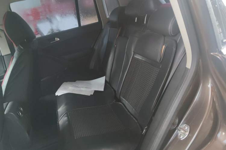 Used Volkswagen Tiguan 2016 280TSI Automatic Two-Wheel-Drive Silk Road Style Edition Left Rear Seat